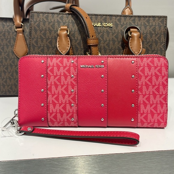 MICHAEL KORS Large Pebbled Leather Continental Wallet Phone Holder Wristlet 
NWT - Picture 1 of 16